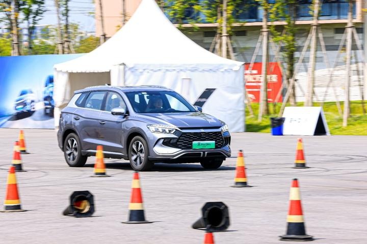 中国第一“卷王”，油电同价13.58万元起！