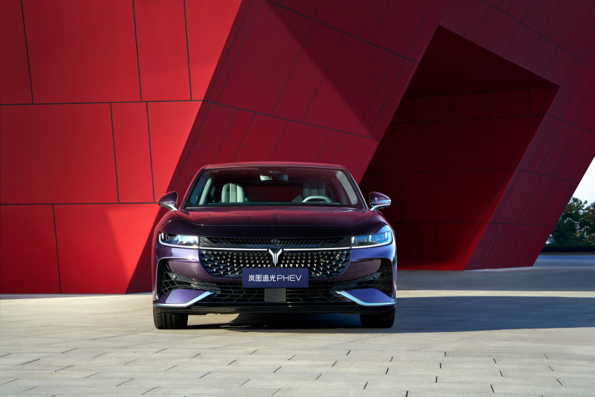 262km超长纯电续航  岚图追光PHEV 25.28万元起上市