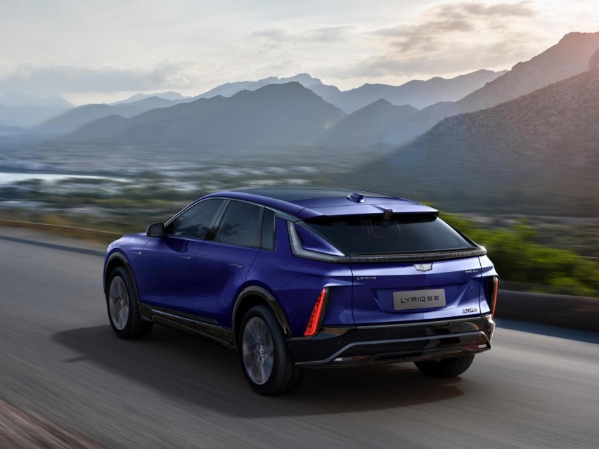 号称凯迪拉克“最美SUV”，如今官降6万，特斯拉Model Y不香了？