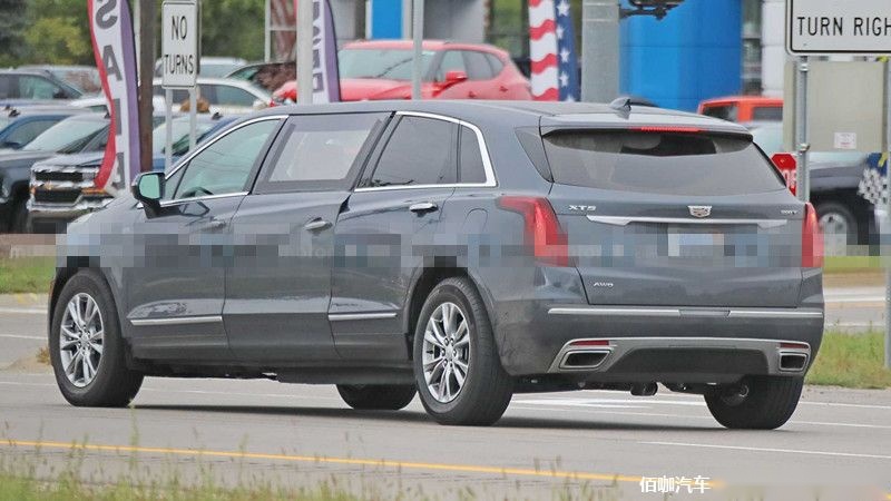 cadillac-xt5-limousine-spy-photos (3).jpg