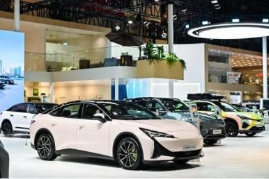 限时预售权益价格17.48万元起，极狐阿尔法S5成同级车品价比之王