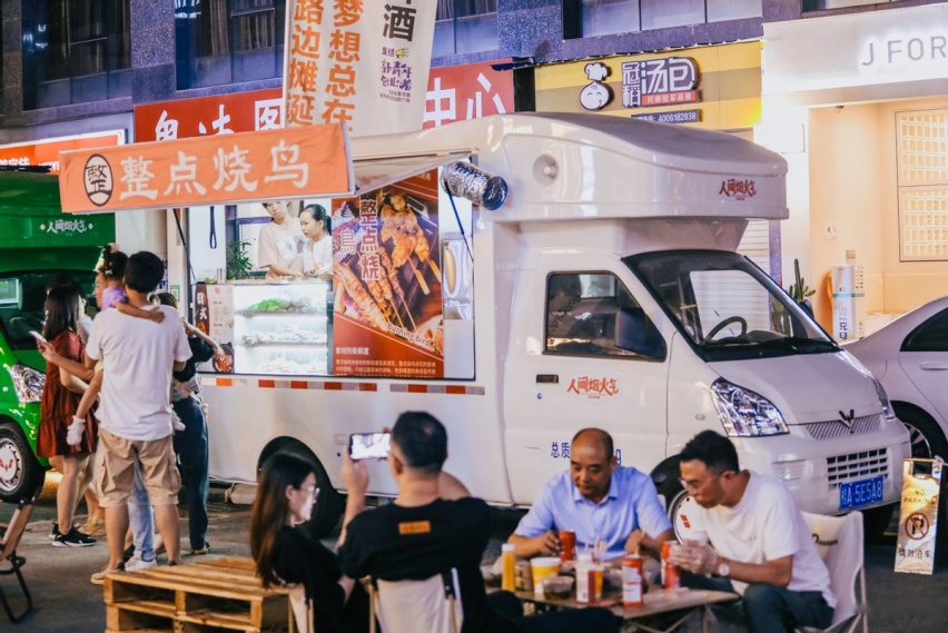 赋予创业者新契机,五菱汽车“人间烟火气”餐车市集燃爆十一假期
