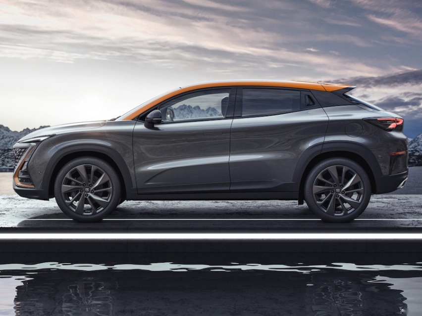 进击的轿跑SUV 长安高端品牌UNI大作