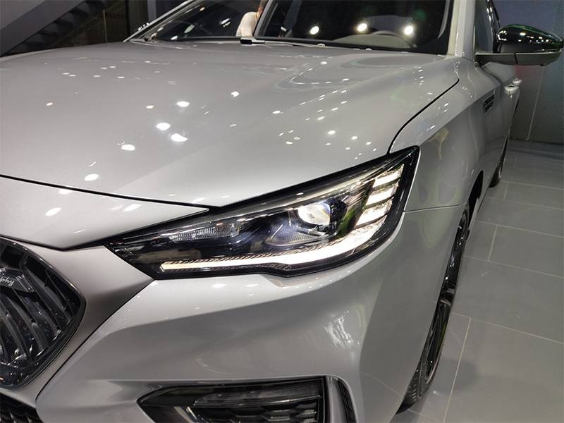 成都车展：实拍上汽名爵6 PHEV 造型更炫酷，动力更强悍