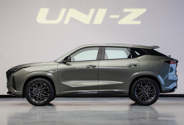 家族全新紧凑SUV！搭载全新混动系统，长安UNI-Z首发亮相！