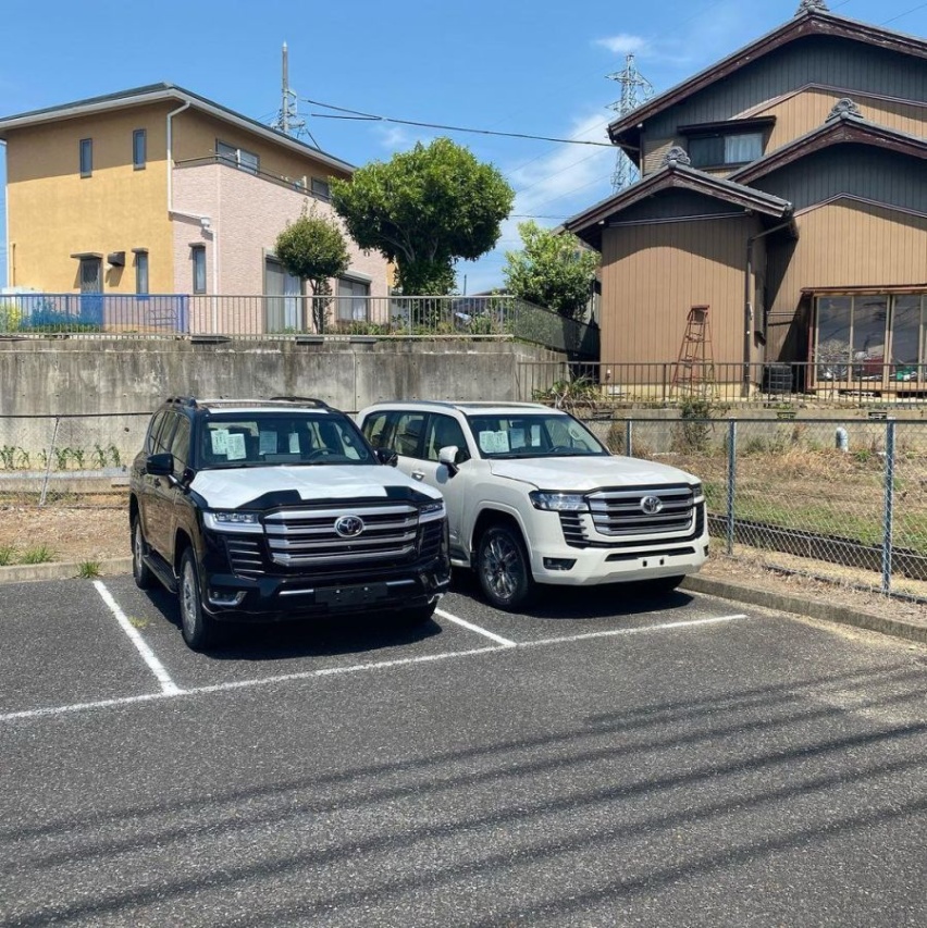 全新丰田兰德酷路泽海外实车现身 车身细节全方位曝光