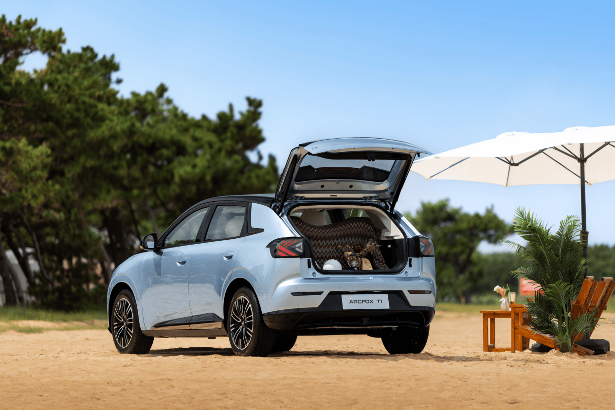 6.28萬起上市,極狐T1率先承諾“電池燒一賠一、終身質保、只換不修” 6.28萬起上市,極狐T1率先承諾“電池燒一賠一、終身質保、只換不修”