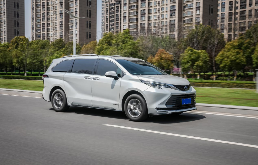 30万买MPV？手把手教你，新岚图梦想家和赛那怎么选
