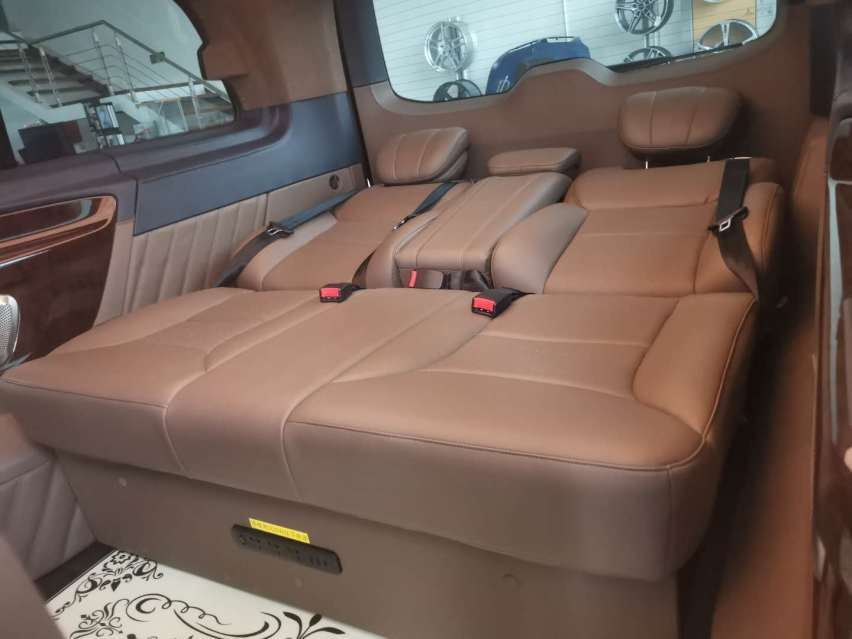 奔驰威霆高顶商务车