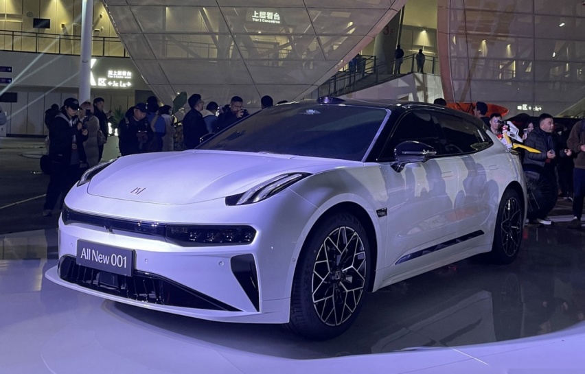 极氪001起售价26.9万，配双腔空悬，压力给到小米汽车