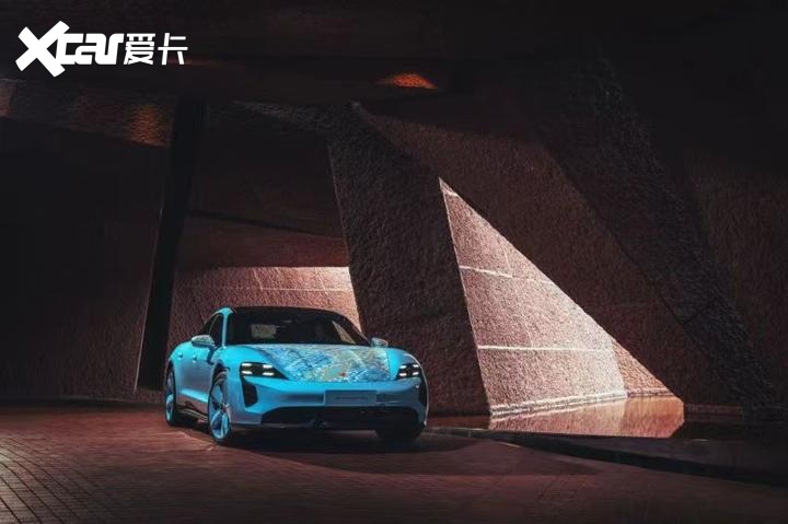 十字定制 Taycan Turbo S 艺术与跑车的完美融合