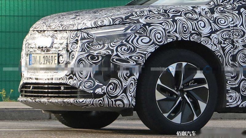 audi-q4-e-tron-and-q4-e-tron-sportback-spy-photos (7).jpg
