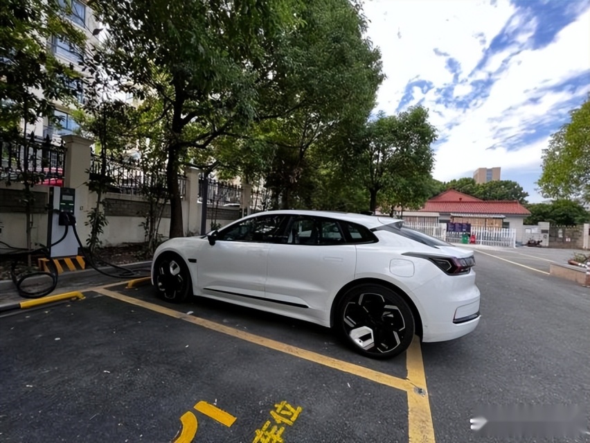 极氪001长达21天的#万人众测#能耗报告出炉，真省电！