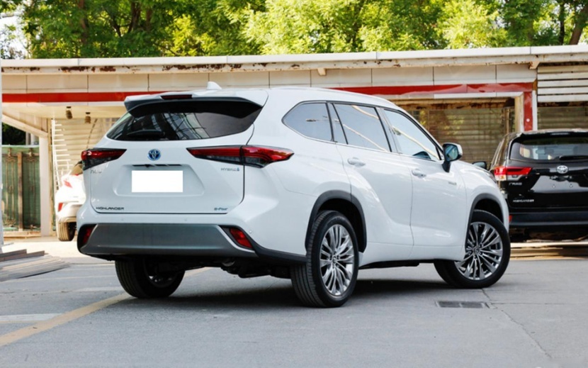 30万预算想买空间大SUV，丰田汉兰达对比大众途昂，选谁？