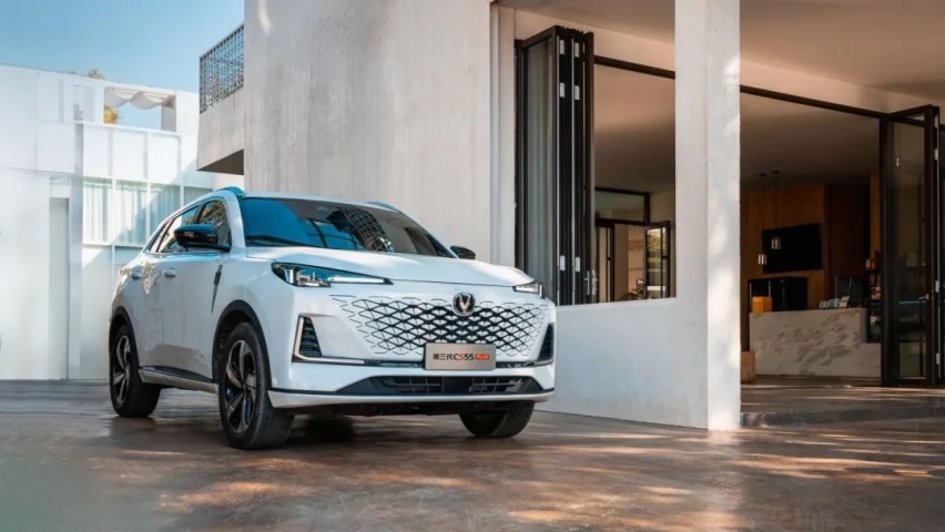 年轻人选家用SUV，长安第三代CS55PLUS与哈弗H6，谁更值得买？
