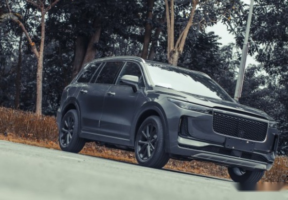 四驱+可变悬架，长5米多，可续航1080KM，为它放弃了奥迪Q5L