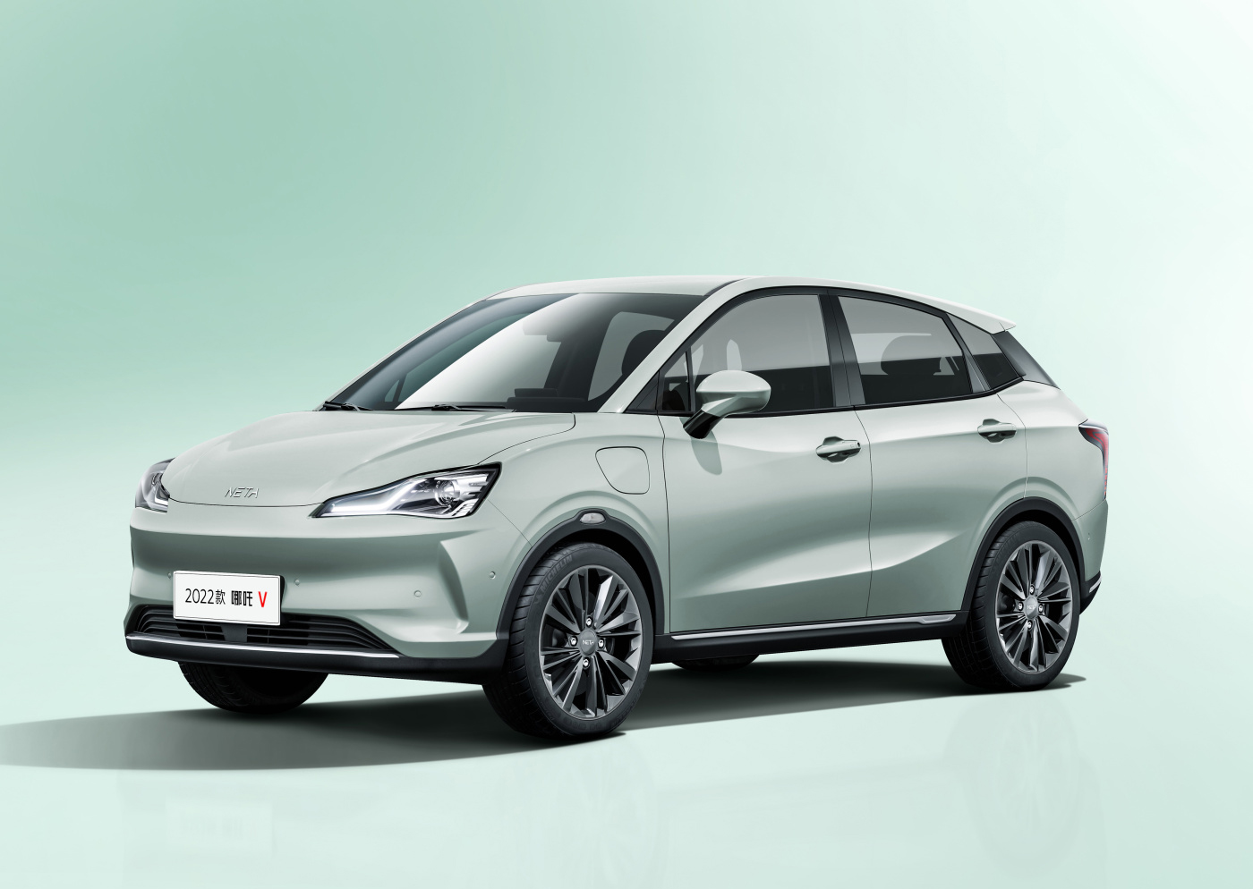 新款哪吒v·潮上市,起售价7.49万,续航可达401公里