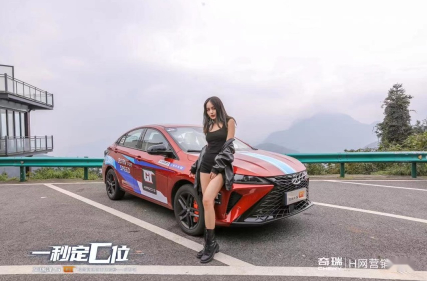 10万天花板级小钢炮，兼顾运动和家用，1.6T动力跑山很给力！