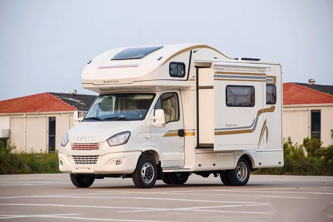 高配新选择铂驰旅行家4款房车官方报价558万起