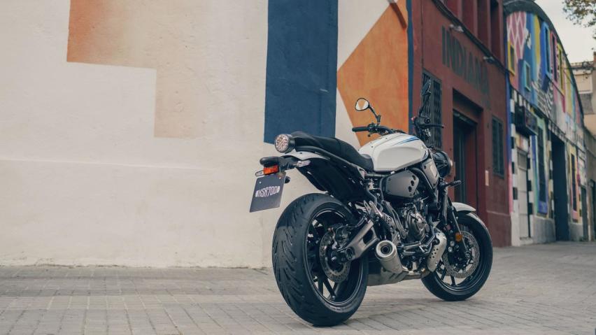 2022款雅马哈XSR700详解，复古中排量，水冷双缸动力