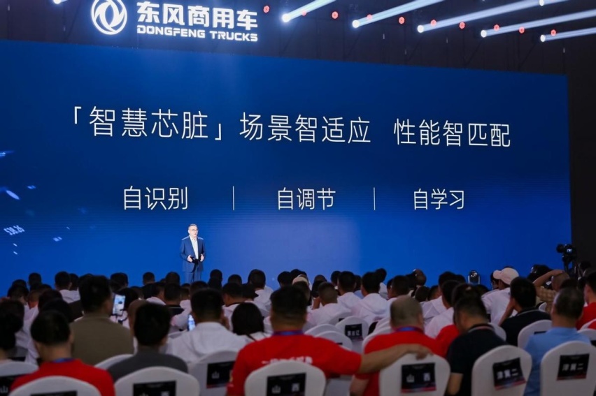 东风天龙KL龙擎3.0燃气新品上市，启动资源市场财富新引擎