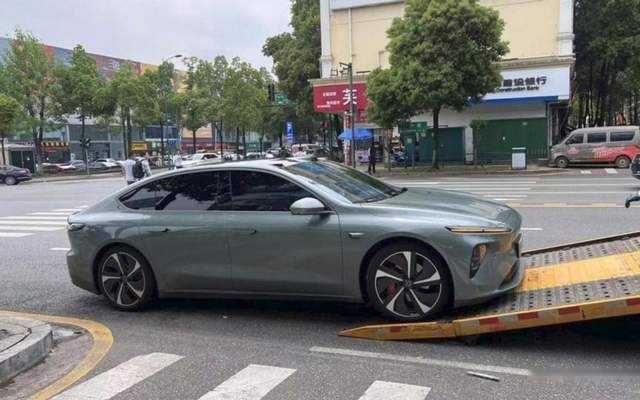 蔚来ET7深陷质量泥潭，口碑下滑，这样的车你还敢买吗？