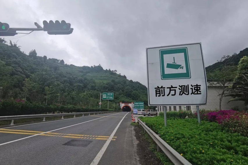 测速点为什么不隐藏起来，而是要告诉大家：前方测速？