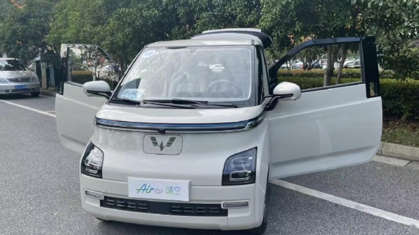 五菱晴空：想要一体式双联屏+快充，花8万多买顶配值不值？