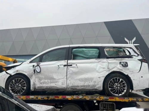 岚图梦想家雪天坠崖惊魂记与车主再度购入的背后故事