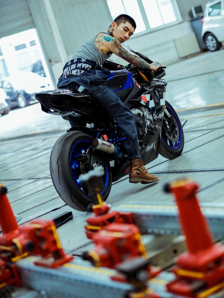 《加98》嫩模、摇滚新星、道奇皮卡、YamahaYZF-R1