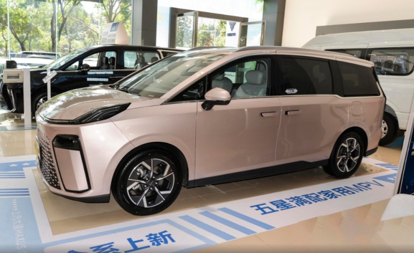 看起来像新能源，其实是燃油车，上汽大通MAXUS G70反其道而行之