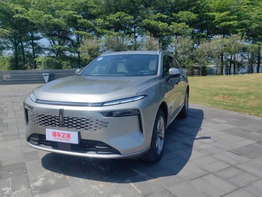 魏牌新摩卡DHT-PHEV，比理想L7还有料