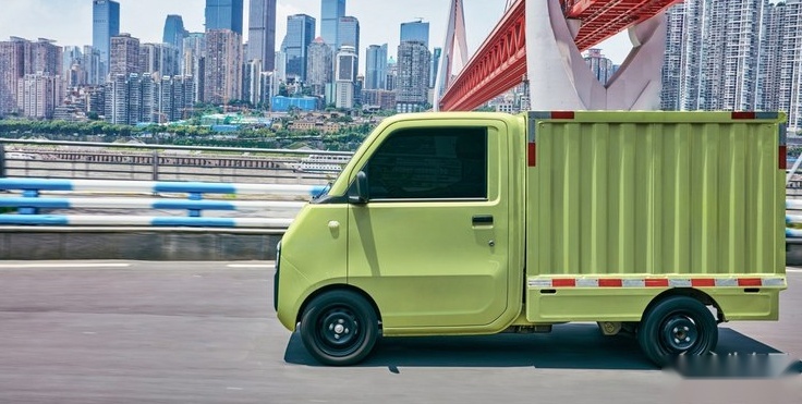 快递专用“神车”，五菱E10上市售价3.68万！