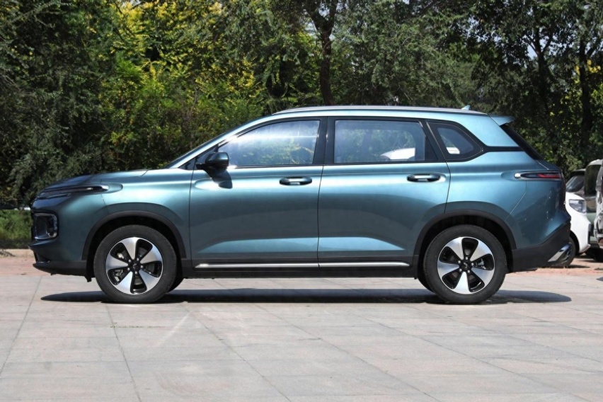 8万级SUV！百公里油耗5.5L，五菱星云主打一个称职