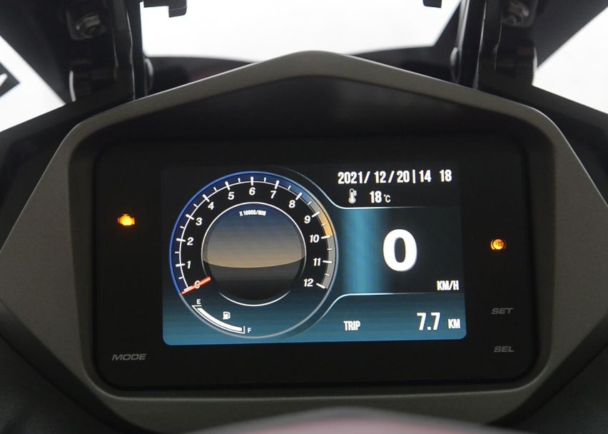 150排量通勤踏板迎新对手，水冷单杠续航300km，配ABS液晶仪表