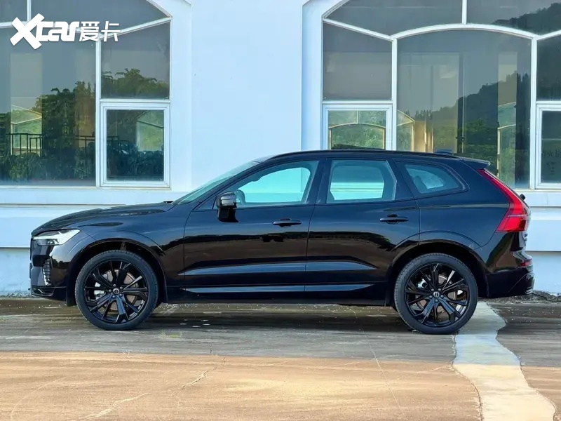全新XC60黑武士：沃尔沃不装了，这次直接把北欧性冷淡穿成了一身黑