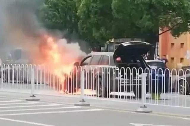 理想ONE自燃，烧掉的不仅仅是车本身
