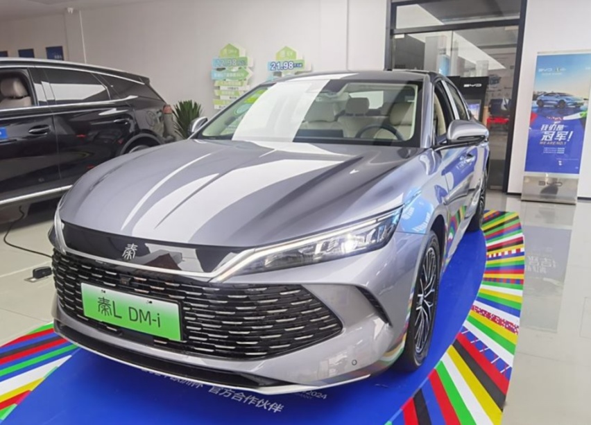 还能继续喷？续航可达2100公里，比亚迪插混秦L上市，9.98万起