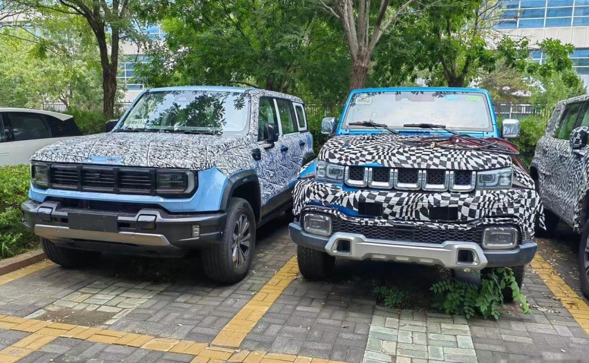 新一代北京BJ40现身街头，神似路虎卫士+理想内饰，还看坦克300？