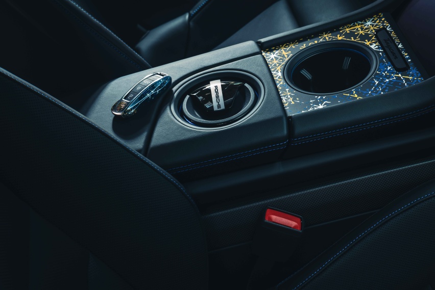 2023成都车展：保时捷Taycan Turbo S 丁乙“十示”定制