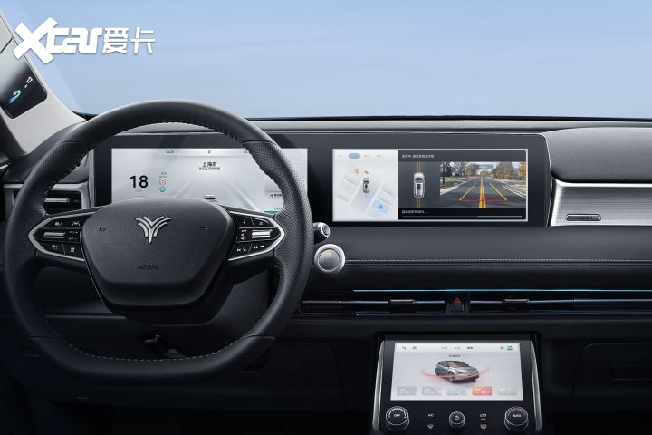 哪吒U·智，为每个家庭成员带来驾享智潮的幸福生活