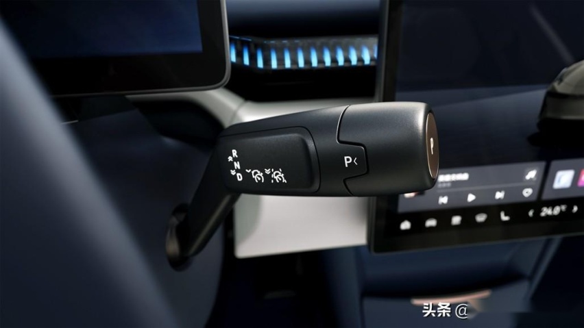 车机屏幕可滑动，极氪X将于4月12日上市！