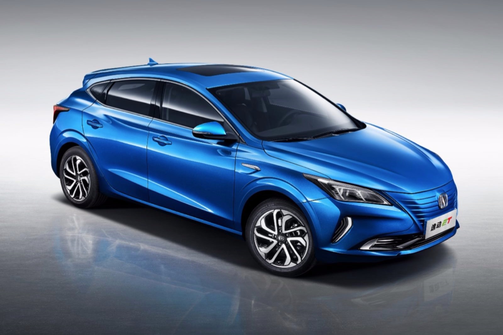 长安新能源逸动et给了年轻人一个无法拒绝的理由