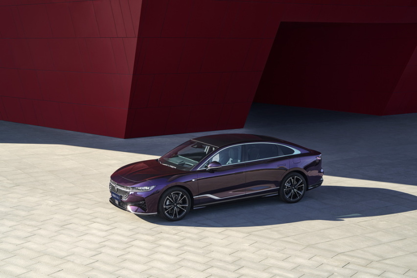 262km超长纯电续航  岚图追光PHEV 25.28万元起上市