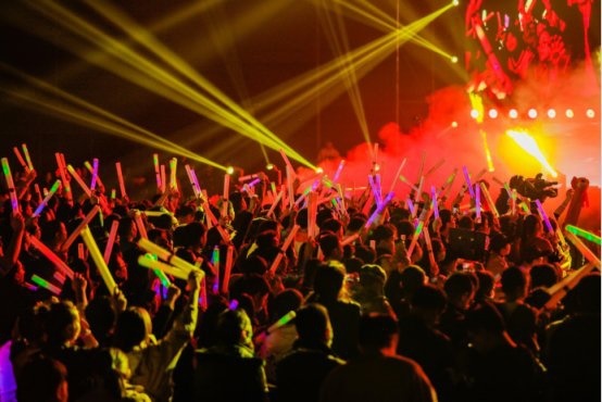 长城“炮”十万齐鸣 电音party万人同high