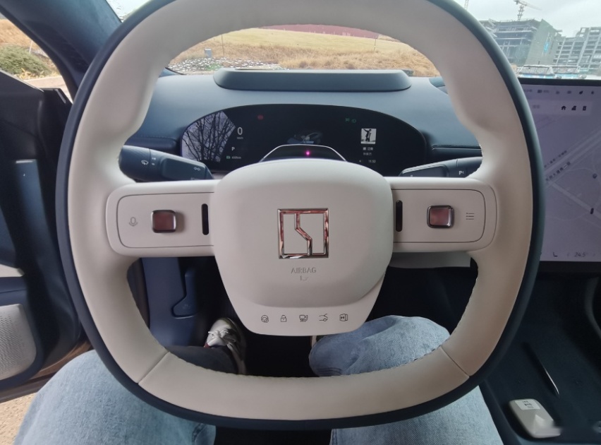 试驾极氪007：风格异于Model 3，百公里电耗22.7kWh