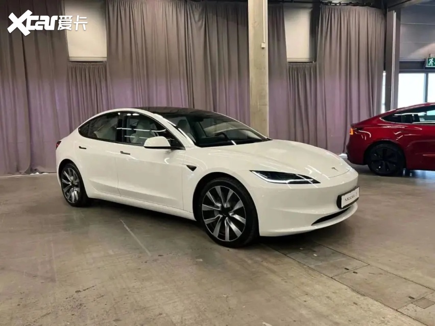车顶换挡、按键大灯、取消倒车雷达！新款Model 3凭什么涨价2万8？