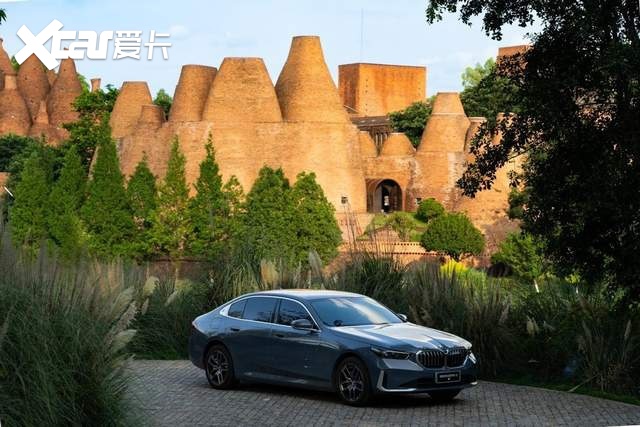 标杆之作——全新BMW 5系油电齐发 双轴并推