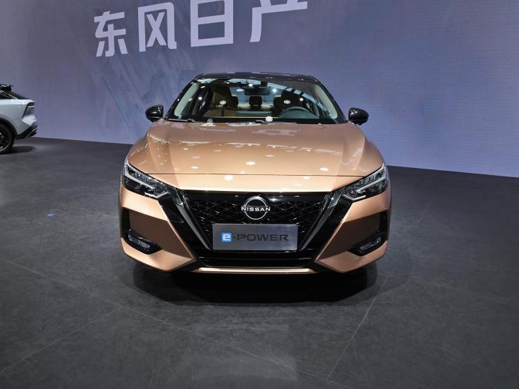 不用插电式充电的电车，百公里油耗3.9L，日产e-POWER轩逸上市