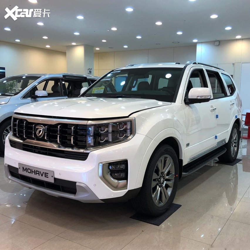 全新起亚霸锐海外实车到店硬派的风格